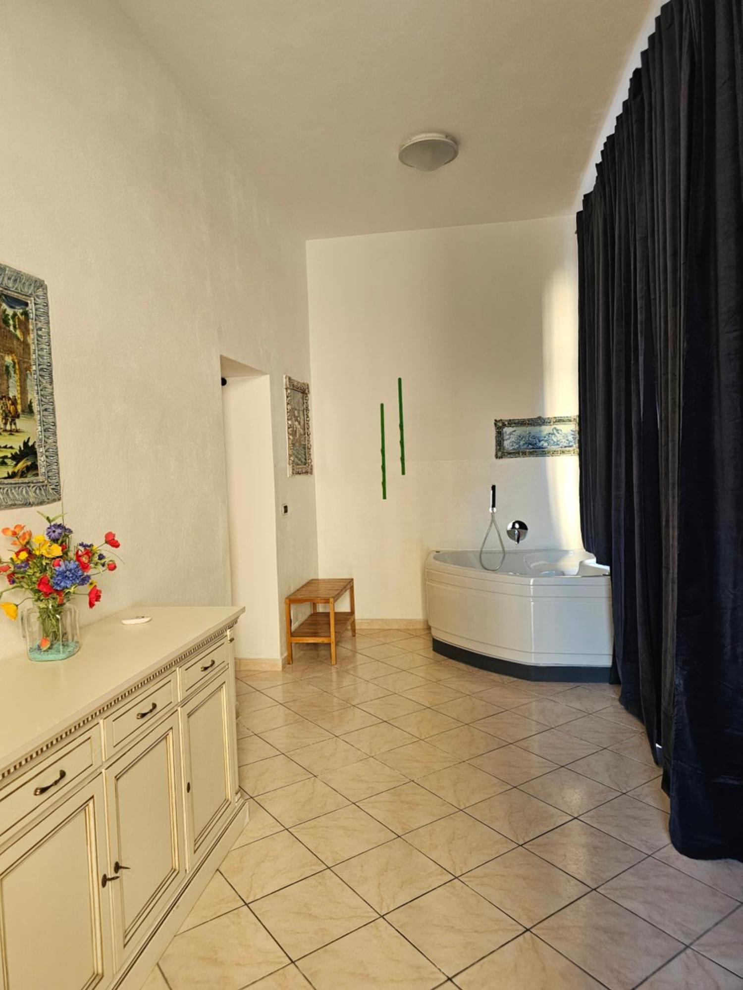 Casa Atena, Spaziosa, Romantica Con Idromassaggio Privato Varazze Exterior photo